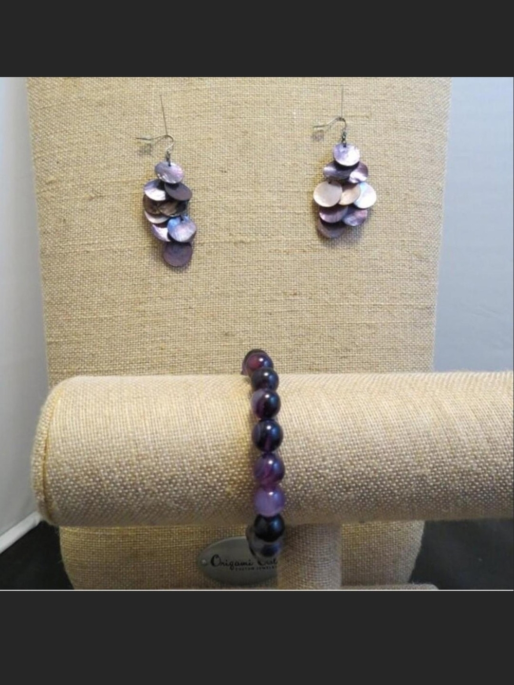 Source Unknown Purple Beaded Stretch Bracelet with Matching Shell Disc Earrings